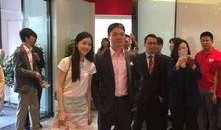 刘强东和奶茶最新爆料,内幕曝光，真相再引热议